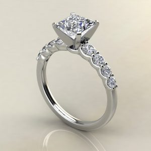 Graduated Shared Prong Princess Cut Moissanite Engagement Ring